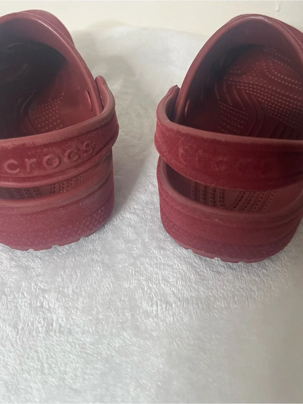 Crocs Kids Classic Slip-On Clog in Deep Red Velvet Finish Sz 1‎